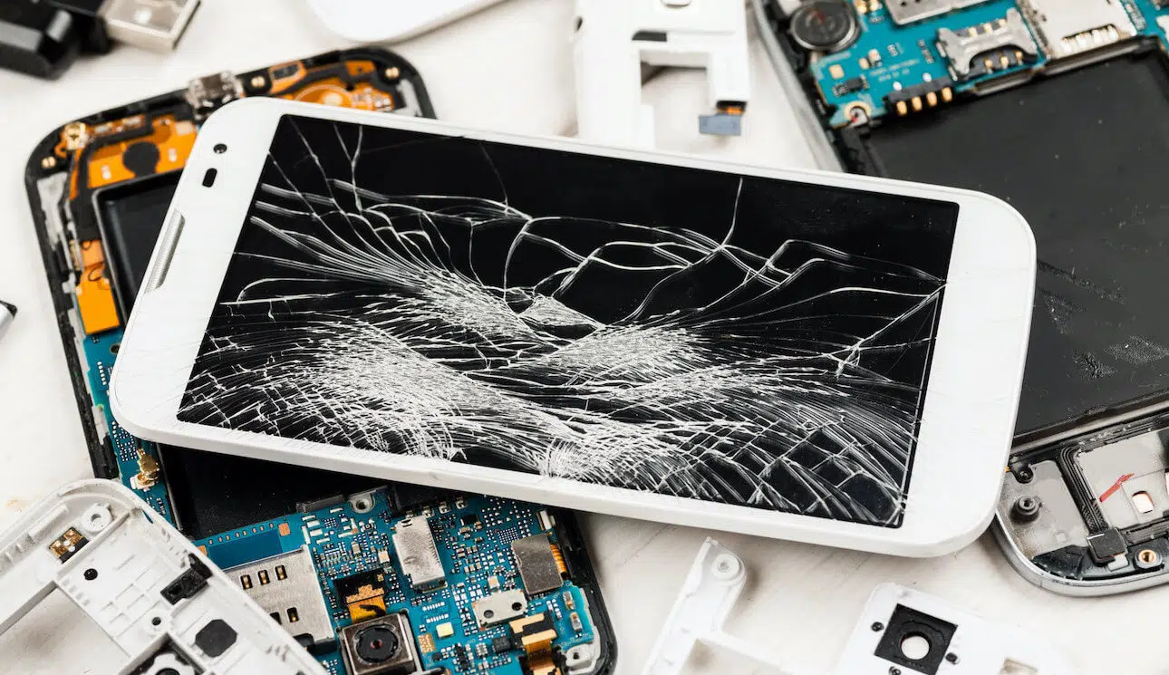cracked samsung tablet screen copy1